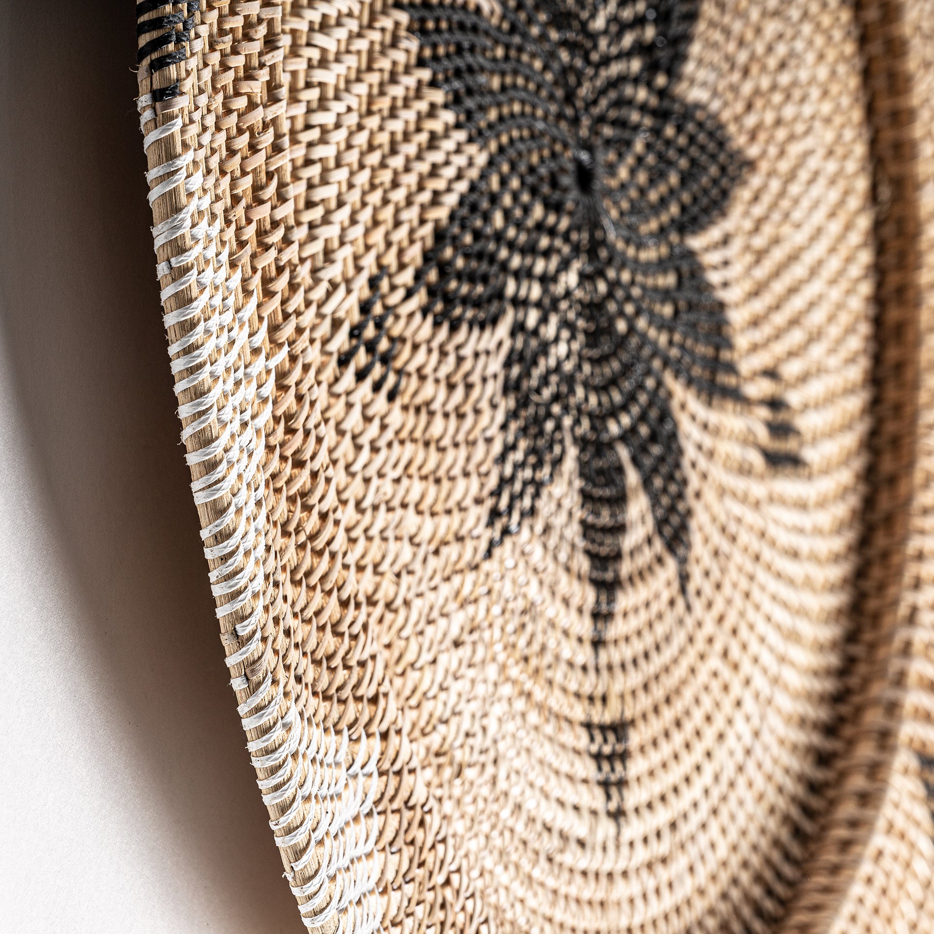 DECORATIVE DISH